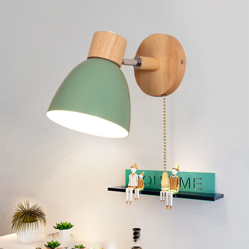 Minimalistische Holz-Wandleuchte