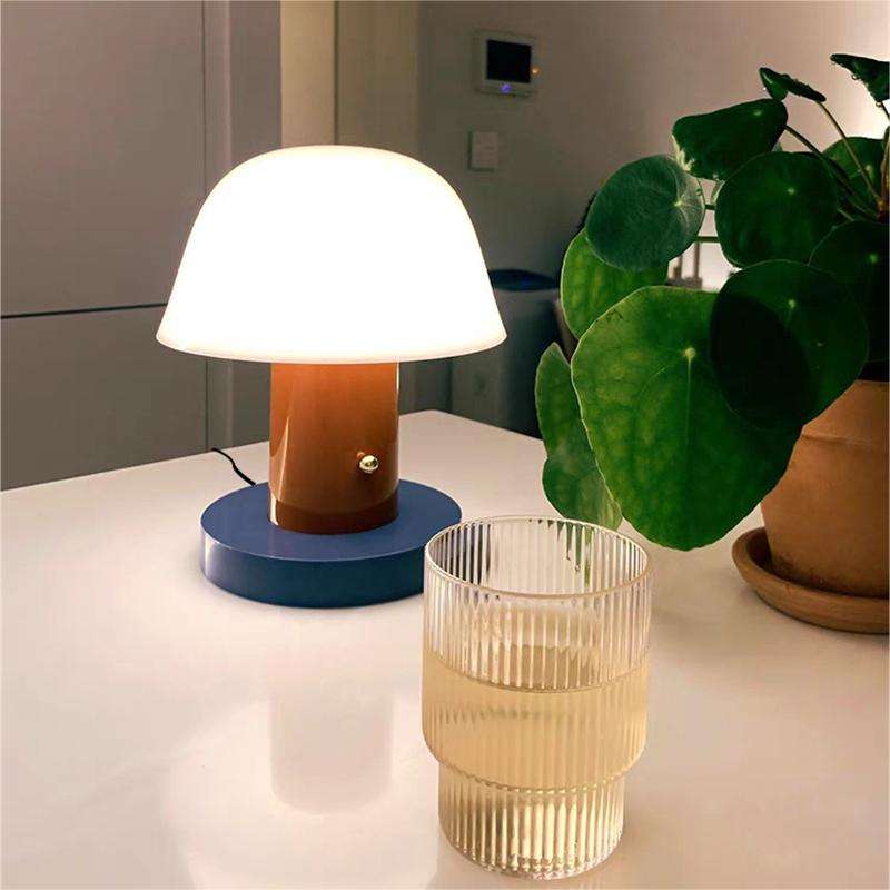 Pilz-Tischlampe mit Akku