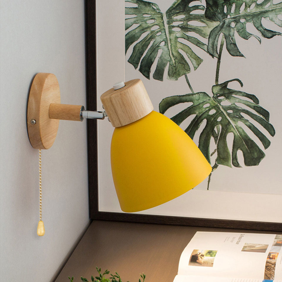 Minimalistische Holz-Wandleuchte