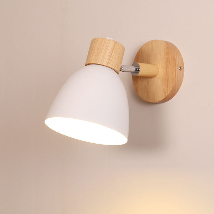 Minimalistische Holz-Wandleuchte
