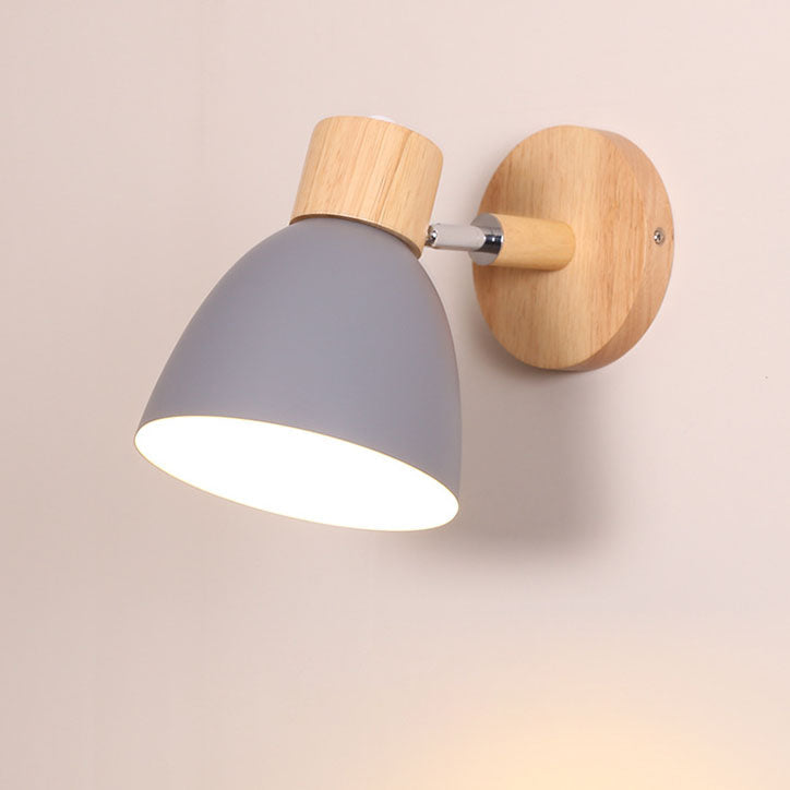 Minimalistische Holz-Wandleuchte