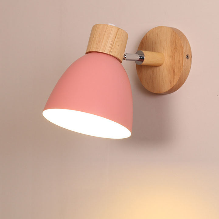 Minimalistische Holz-Wandleuchte