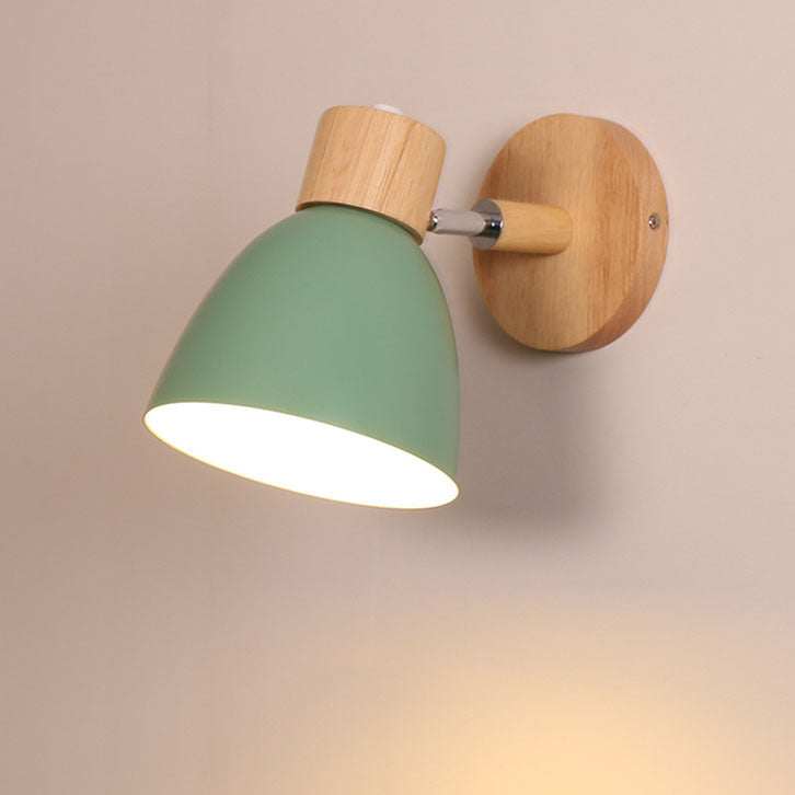 Minimalistische Holz-Wandleuchte