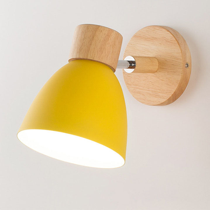 Minimalistische Holz-Wandleuchte