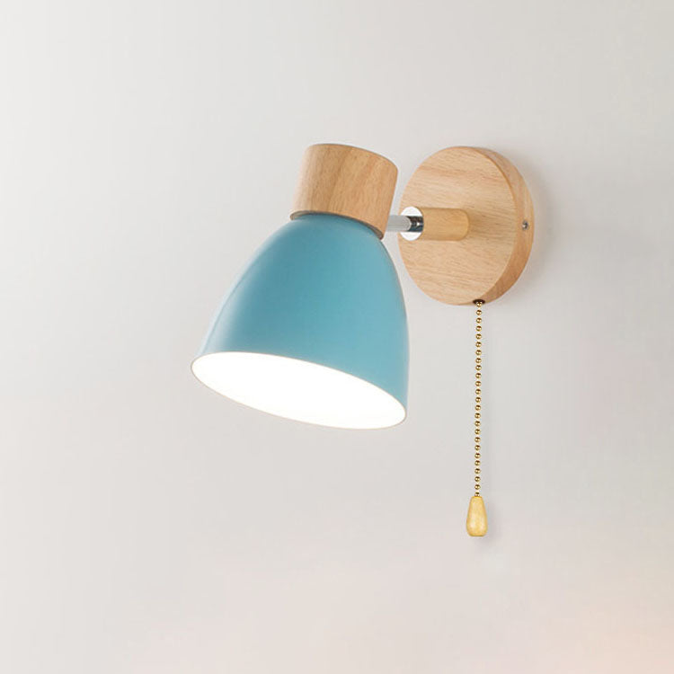 Minimalistische Holz-Wandleuchte