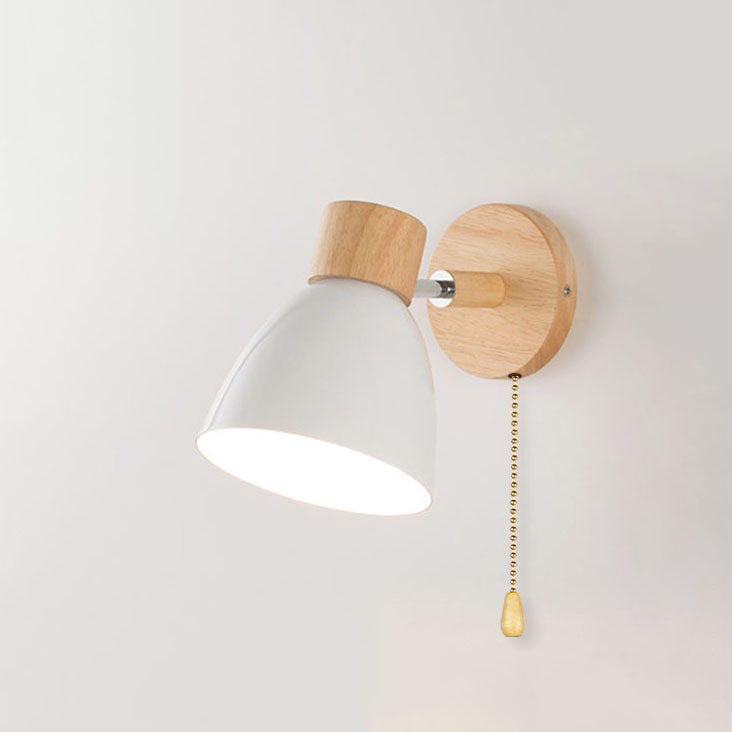 Minimalistische Holz-Wandleuchte