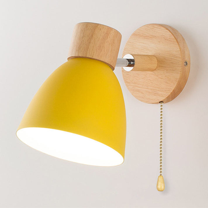 Minimalistische Holz-Wandleuchte