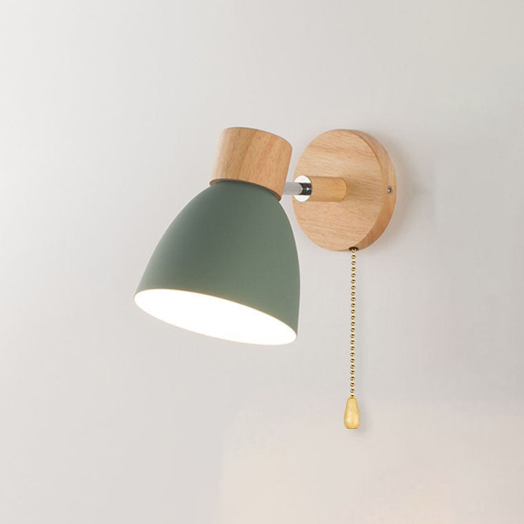 Minimalistische Holz-Wandleuchte