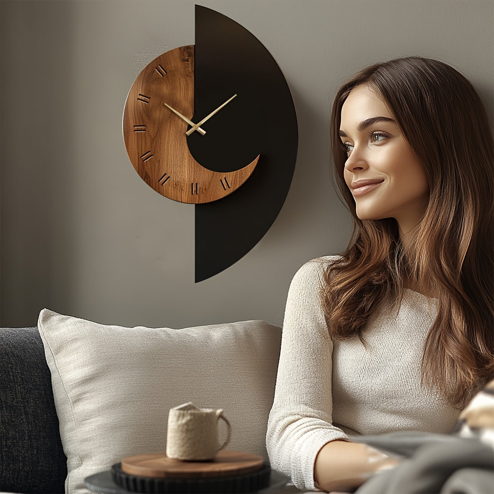 Halbmond-Wanduhr aus Holz