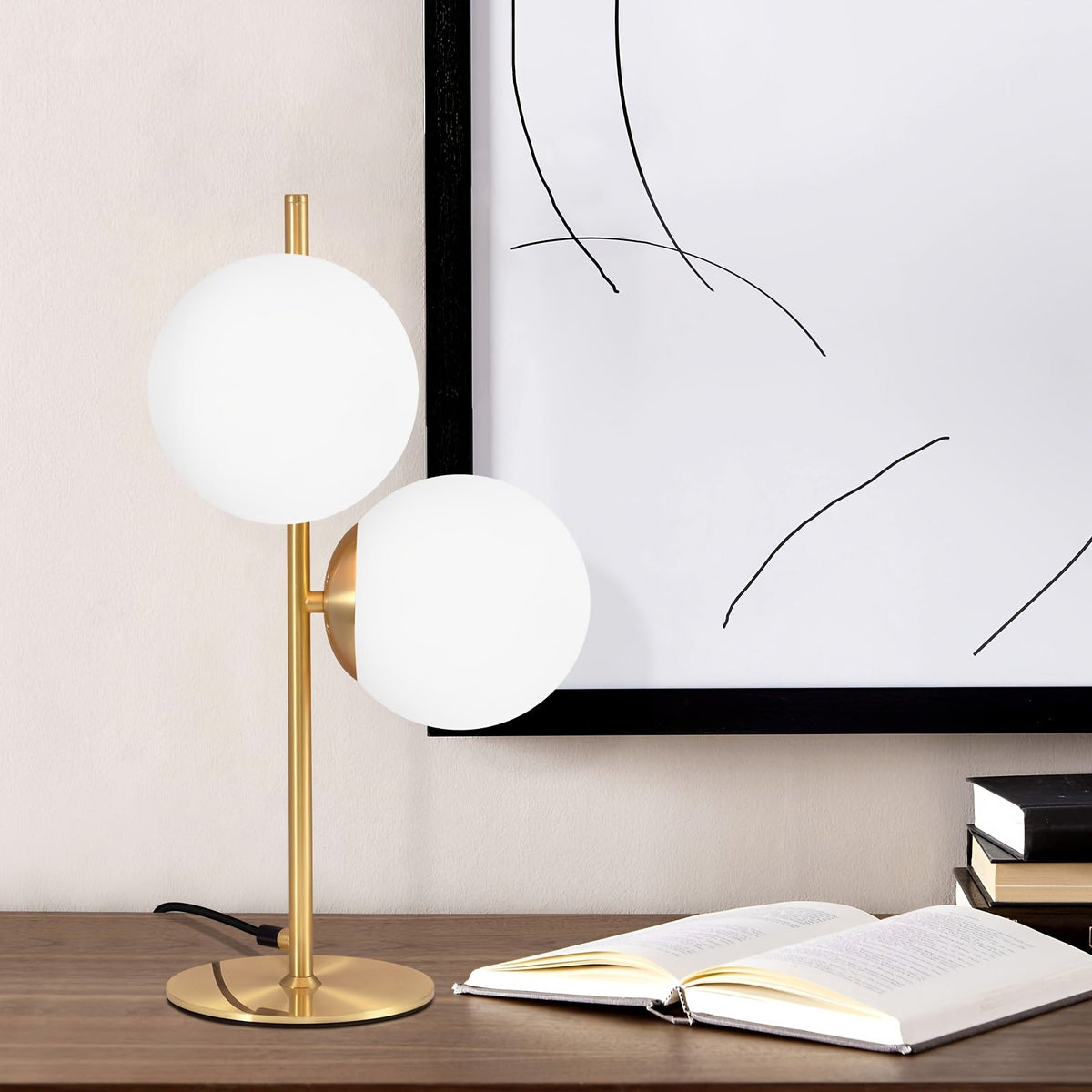 Goldene Tischlampe mit Glaskugel
