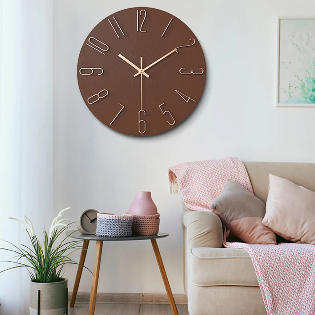 Edle Wanduhr in Gold