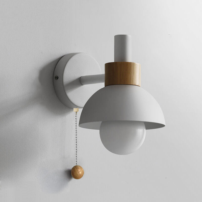 Holz-Wandlampe mit Zugschalter