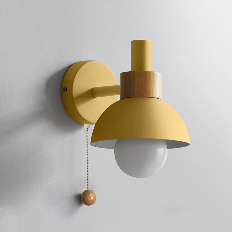 Holz-Wandlampe mit Zugschalter