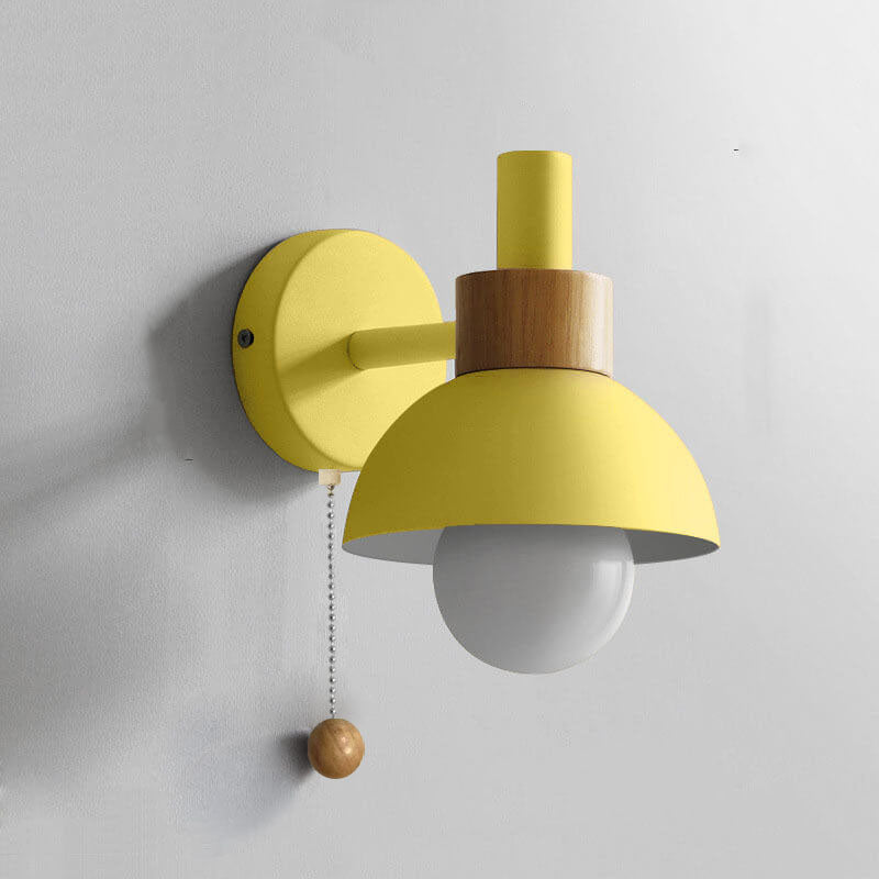 Holz-Wandlampe mit Zugschalter