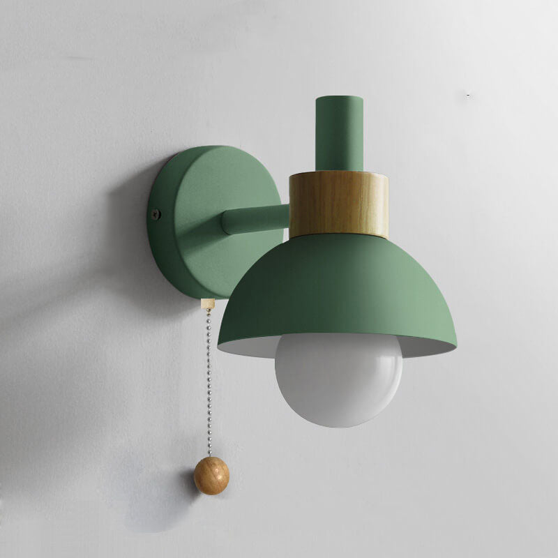 Holz-Wandlampe mit Zugschalter