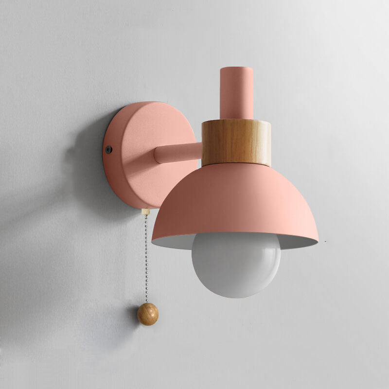 Holz-Wandlampe mit Zugschalter