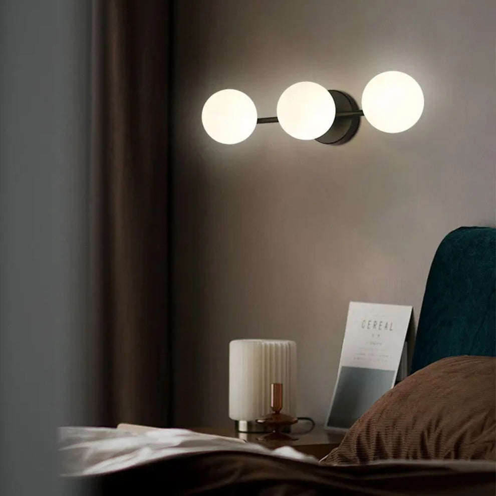 Dreifach Glas-Kugel-Wandlampe
