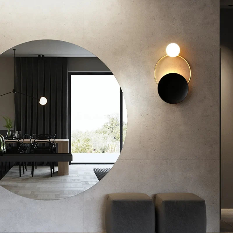 Kugelförmige Glas-Wandlampe