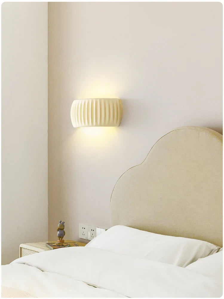 Französische Harz-Wandlampe