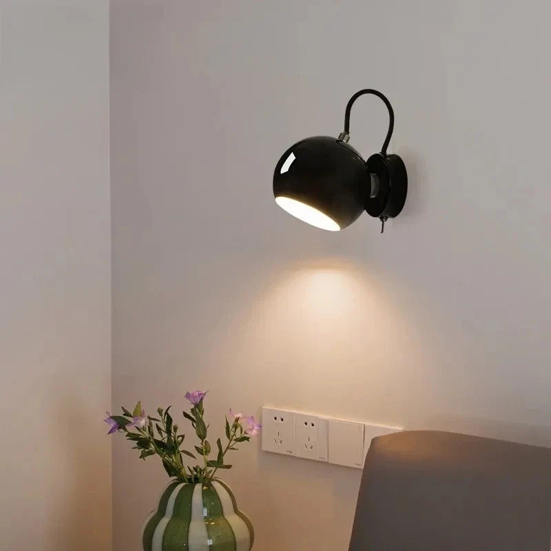 Creme-Wandlampe mit Kuppel
