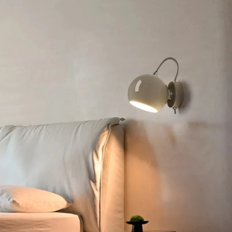 Creme-Wandlampe mit Kuppel