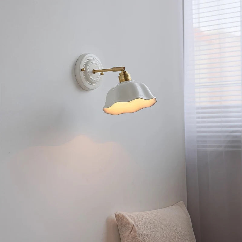 Creme Keramik-Wandlampe
