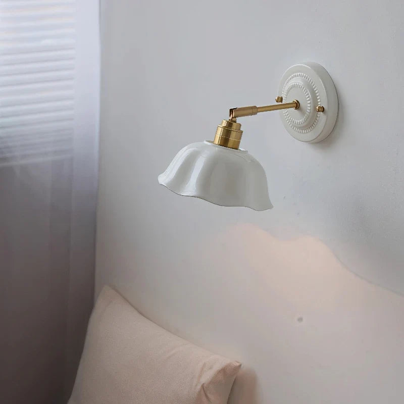 Creme Keramik-Wandlampe