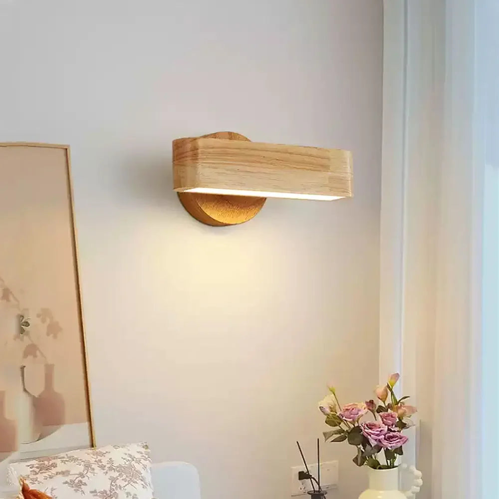 Drehbare Holz-Wandleuchte