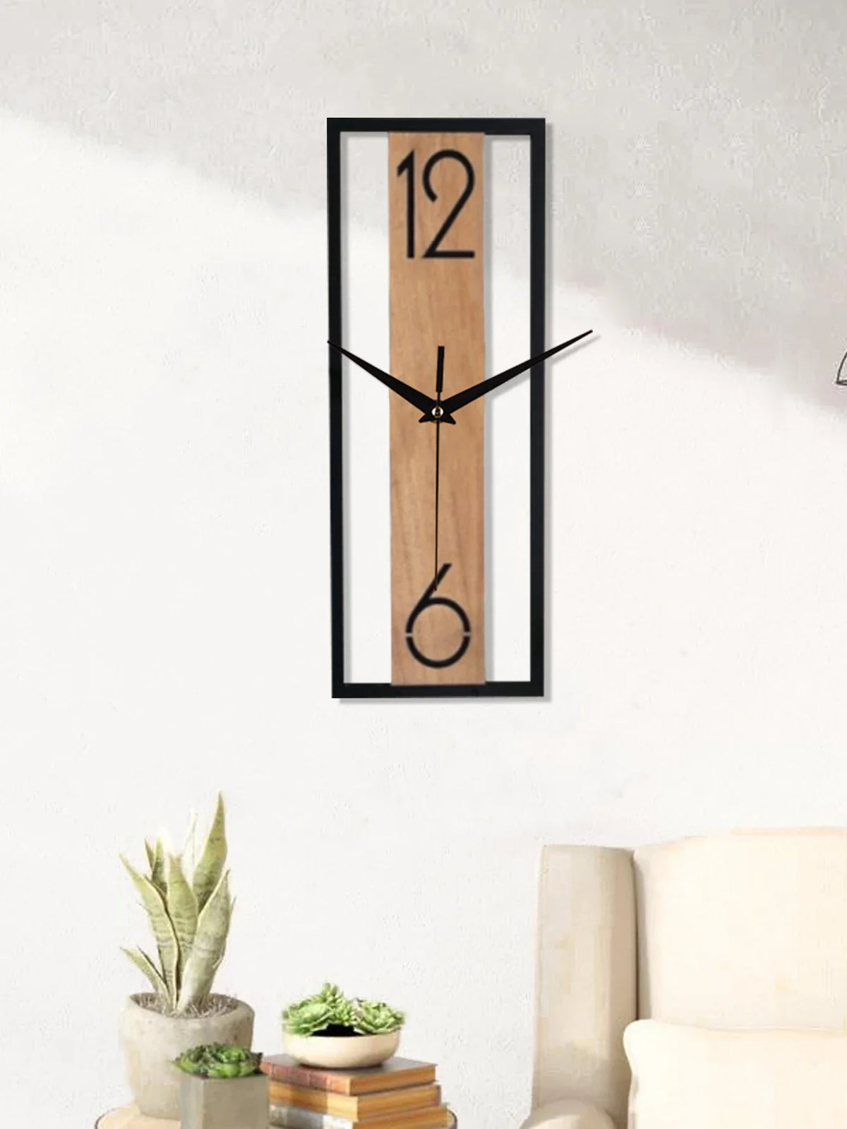 Rechteckige Wanduhr aus Holz