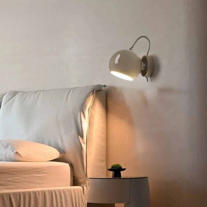 Creme-Wandlampe mit Kuppel