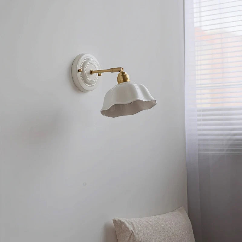 Creme Keramik-Wandlampe