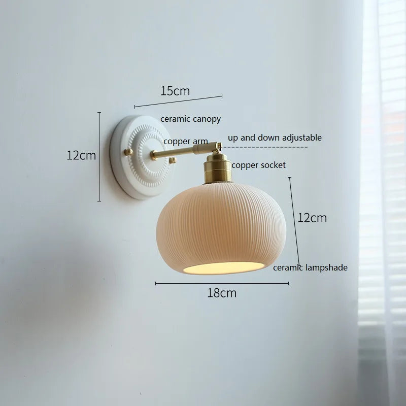 Creme Keramik-Wandlampe