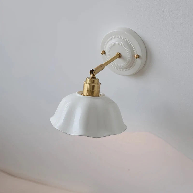 Creme Keramik-Wandlampe