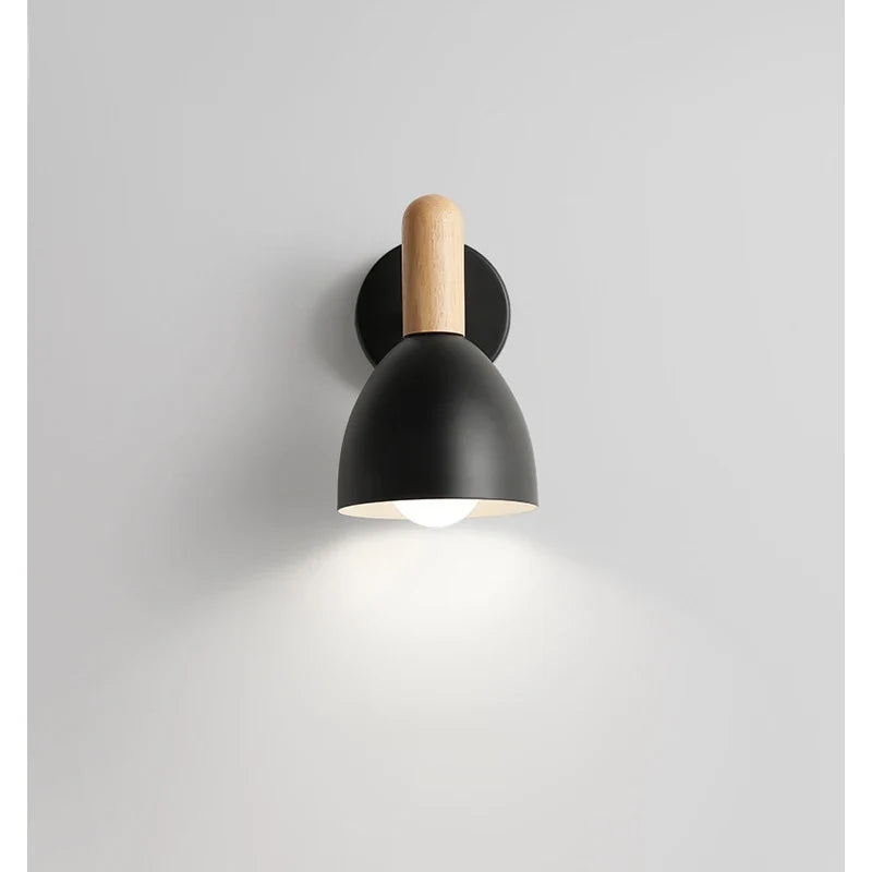 Verstellbare Holz-Wandlampe