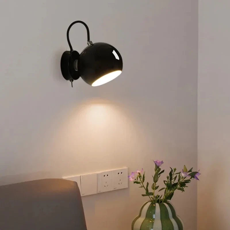 Creme-Wandlampe mit Kuppel