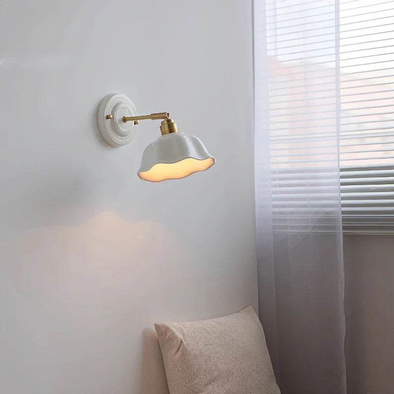 Creme Keramik-Wandlampe