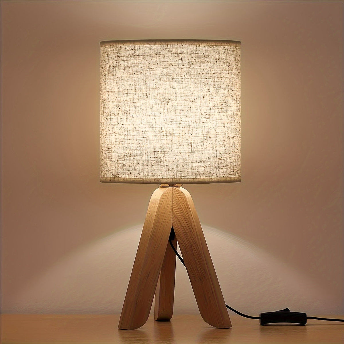 Holz-Dreibein-Tischlampe