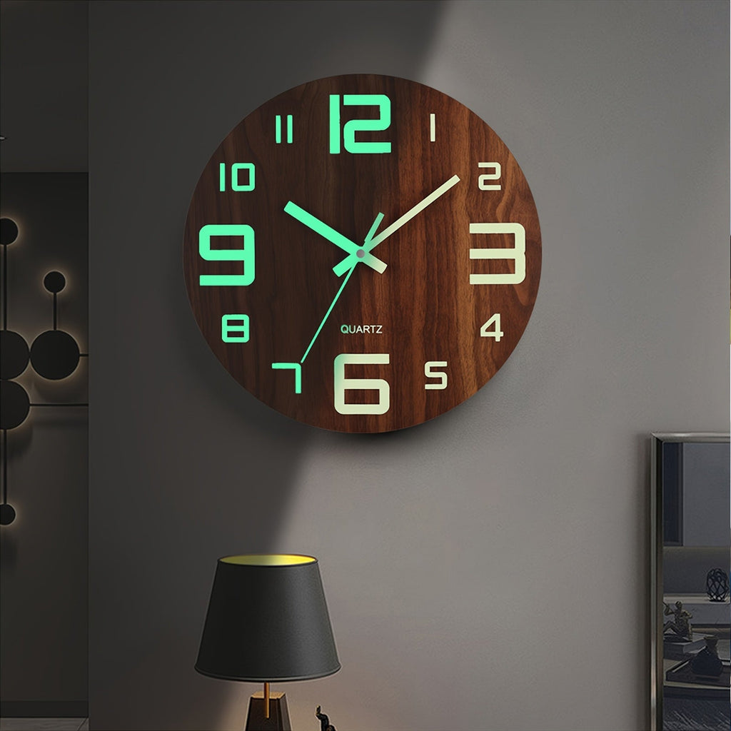 Walnuss-Wanduhr mit Leuchtziffern