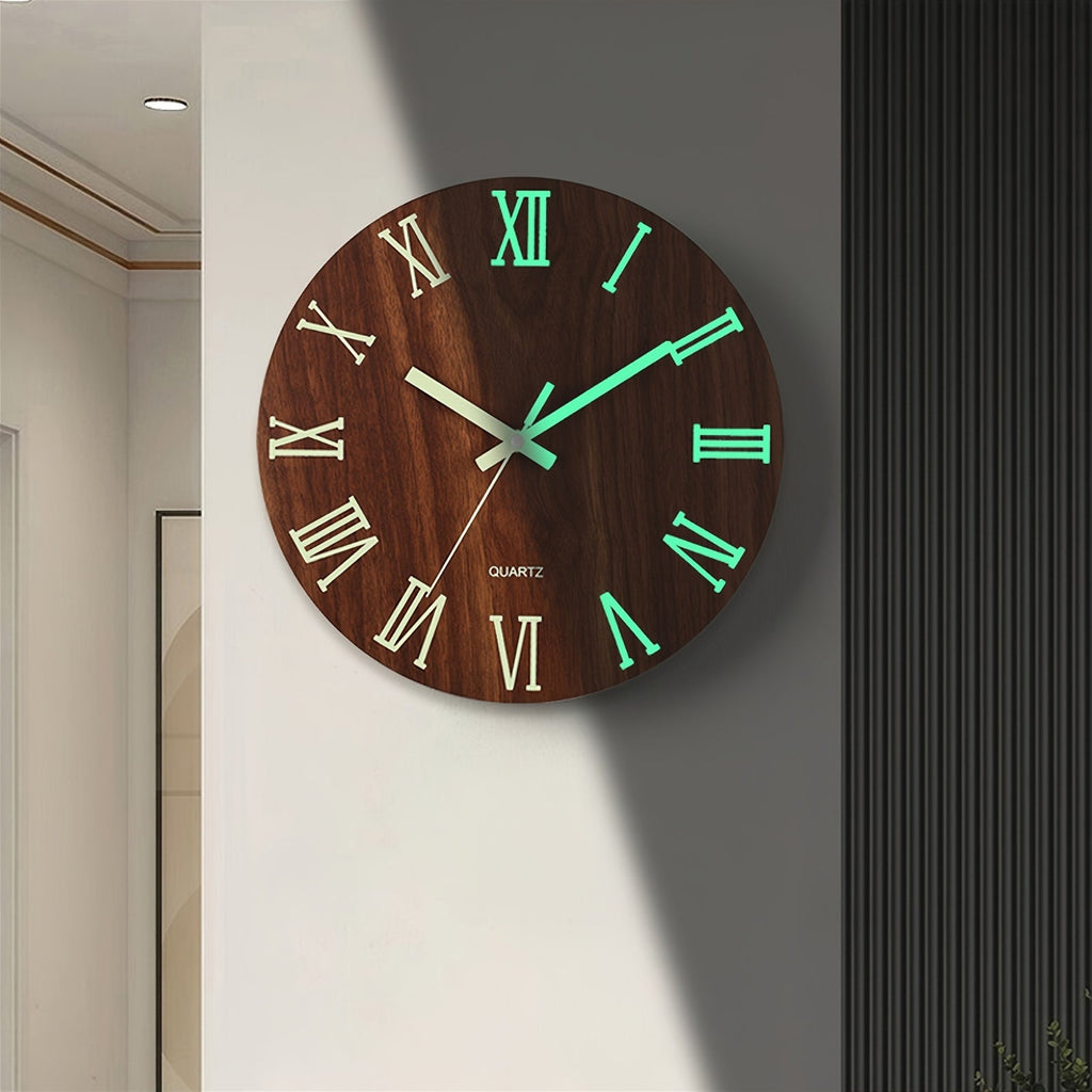 Walnuss-Wanduhr mit Leuchtziffern