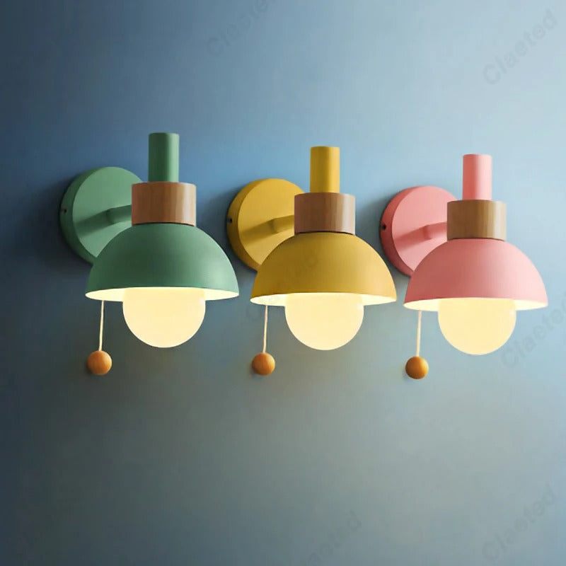 Holz-Wandlampe mit Zugschalter