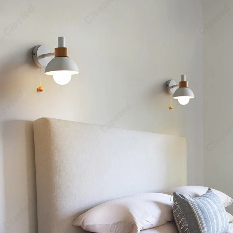 Holz-Wandlampe mit Zugschalter